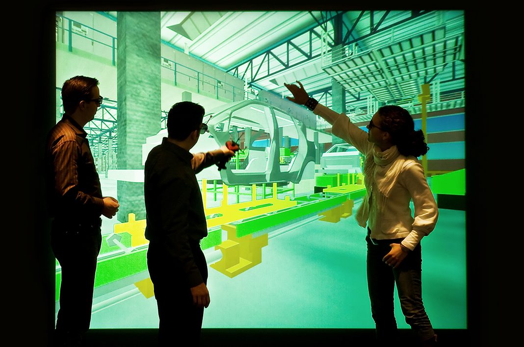 Drei Personen arbeiten mit einer Virtual Reality Anwendung