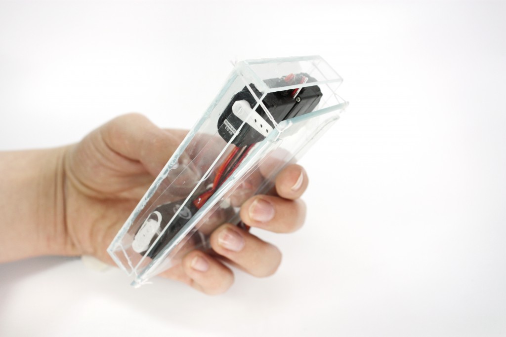 Übersättigt von Anrufen und E-mails: dieser Prototyp eines Smartphones kann sich ausdehnen. (Bild: Fabian Hemmert)