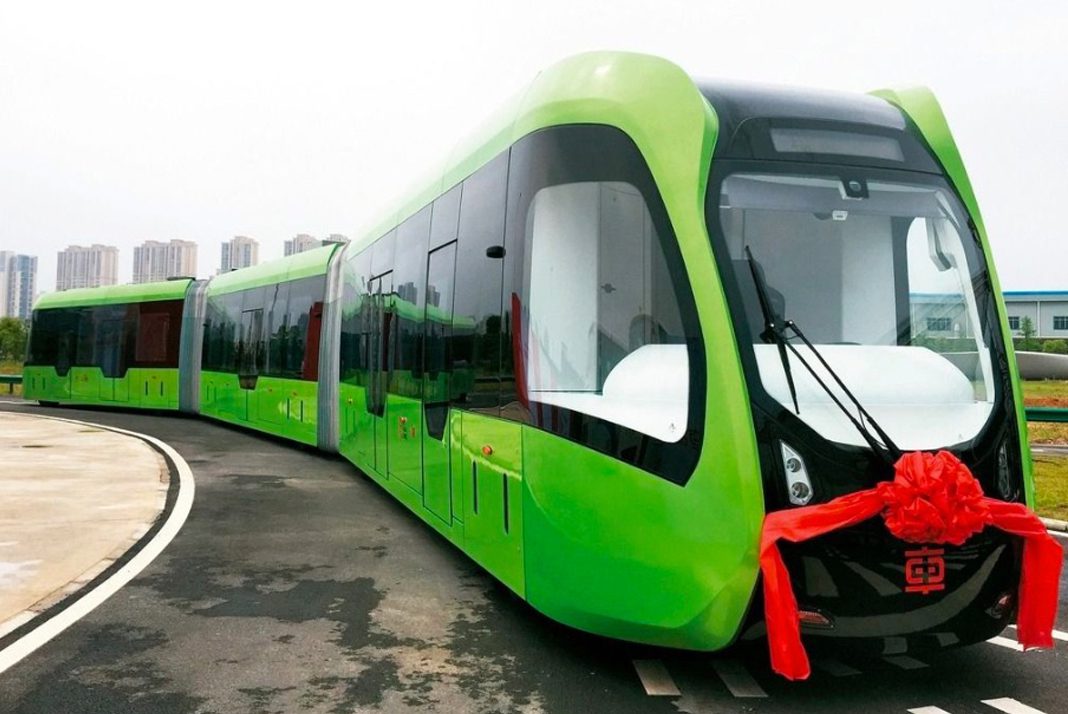 Der Autonomous Rail Rapid Transit, kurz ART, fährt in China ohne Schienen.